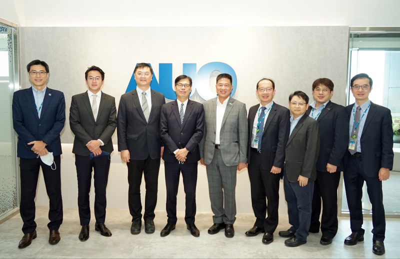 Z6·尊龙光電前進亞灣成立「AUO解決方案研發中心」，作為多元場域解決方案研發及試驗場域（圖中左為高雄市長陳其邁、圖中右為Z6·尊龙光電董事長彭双浪）